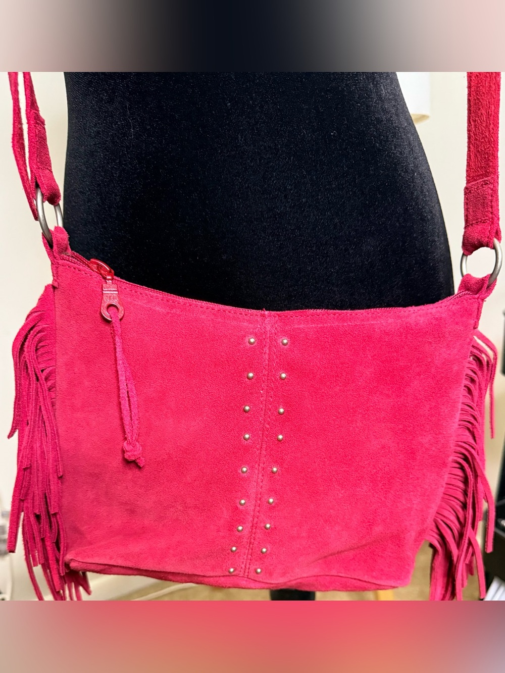 Minnetonka 100% suede red fringe purse adjustable strap zip close western chic - Picture 2 of 7